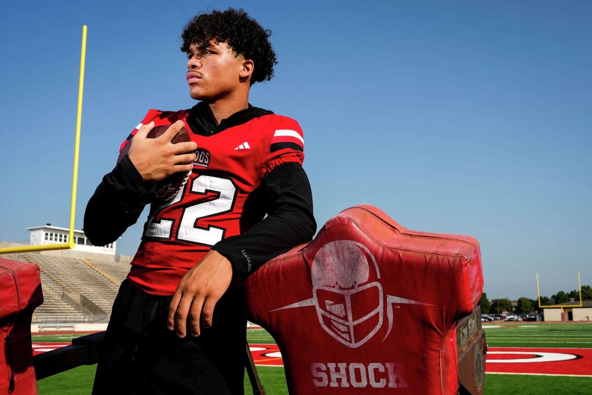Ian Thomas Forges His Own Path in Texas Football Ian Thomas Forges His Own Path in Texas Football