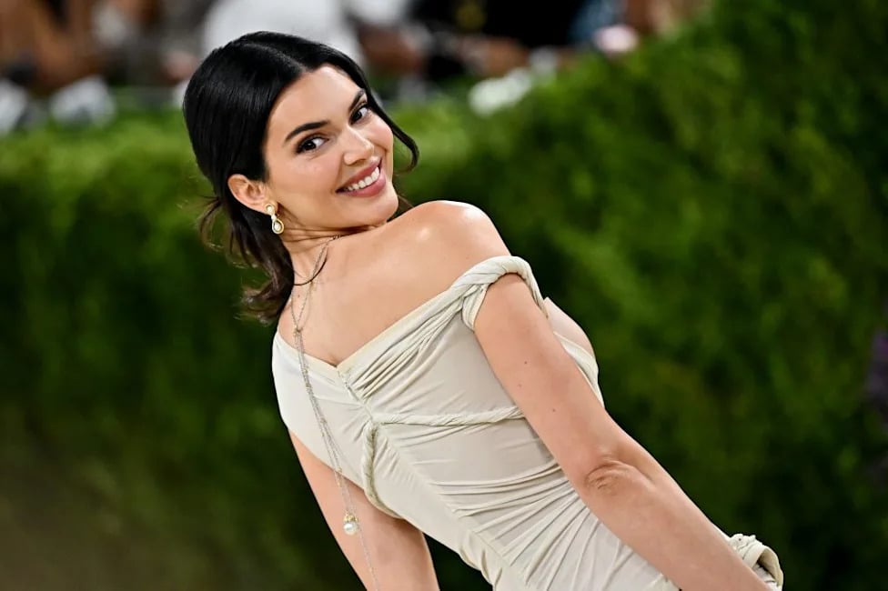 Kendall Jenner And Jacob Elordi’s Beach Date Gets Body Language Read