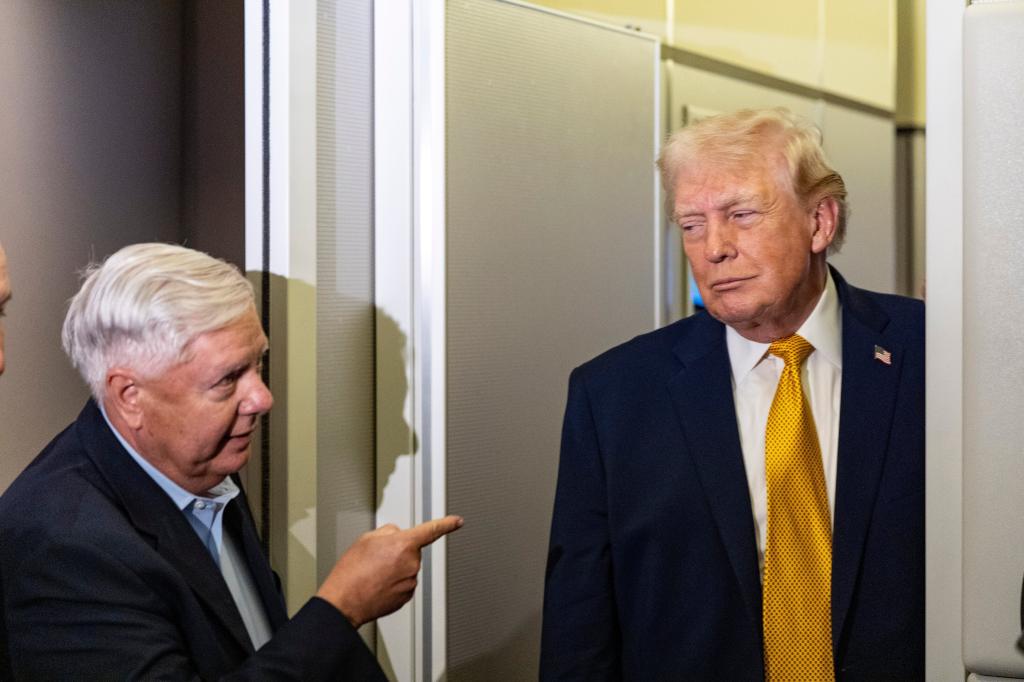 Trump Honors 'American Patriot' Sen. Lindsey Graham