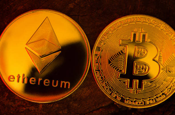Bitcoin, Ethereum Dip as Traders Eye War Deadline