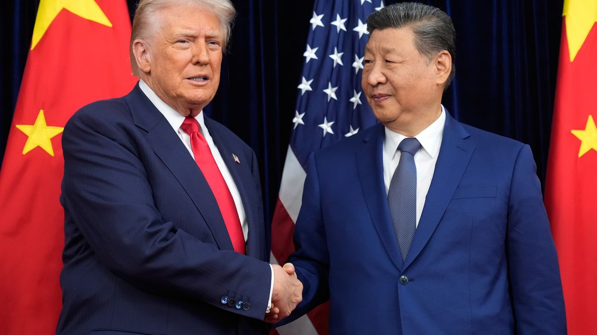 Musk, Cook Invited to Join Trump China Trip