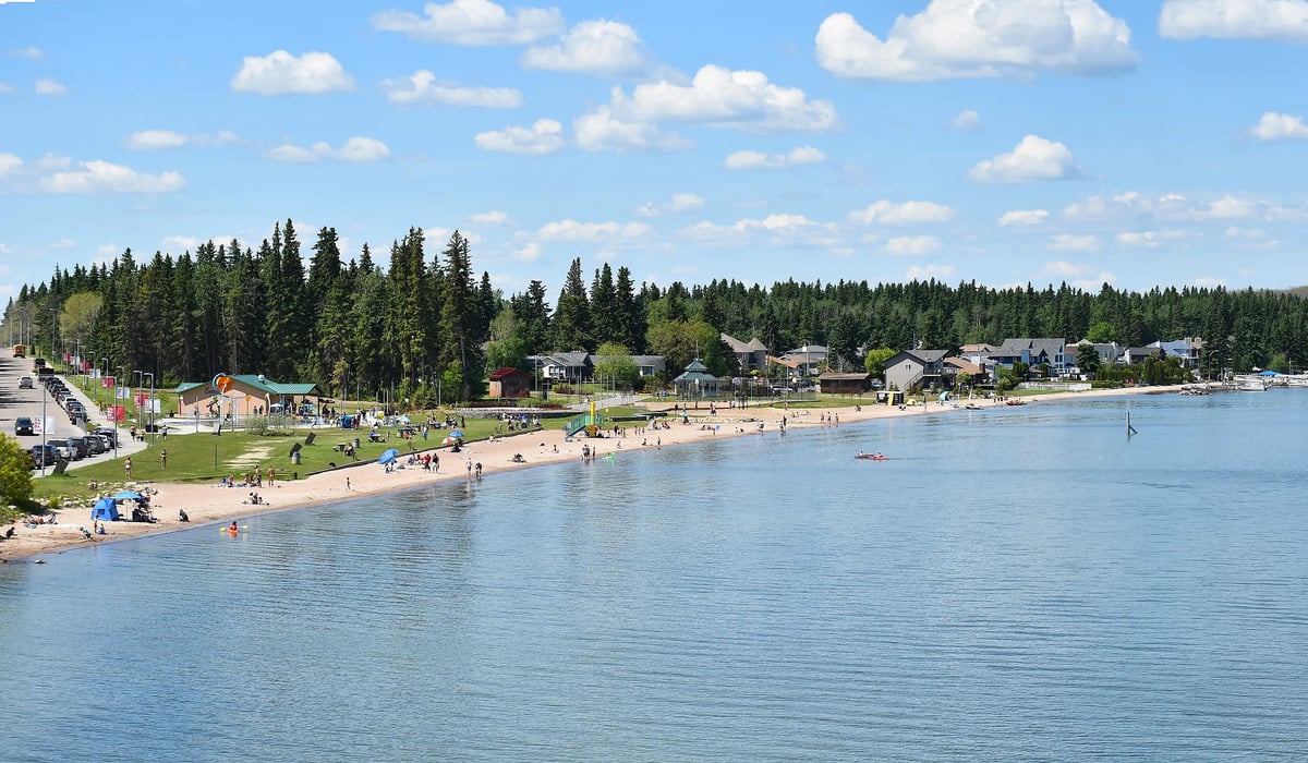 6 Top Lakeside Towns in the Prairies