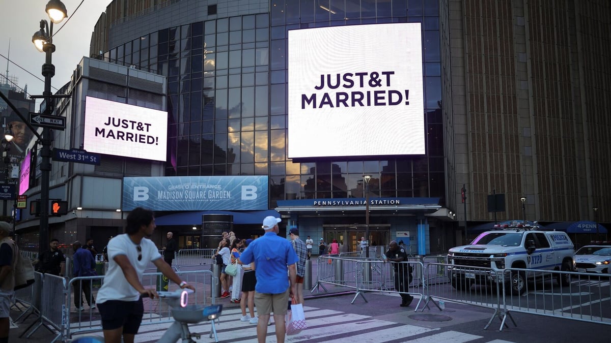 Taylor Swift and Travis Kelce Marry at Madison Square Garden