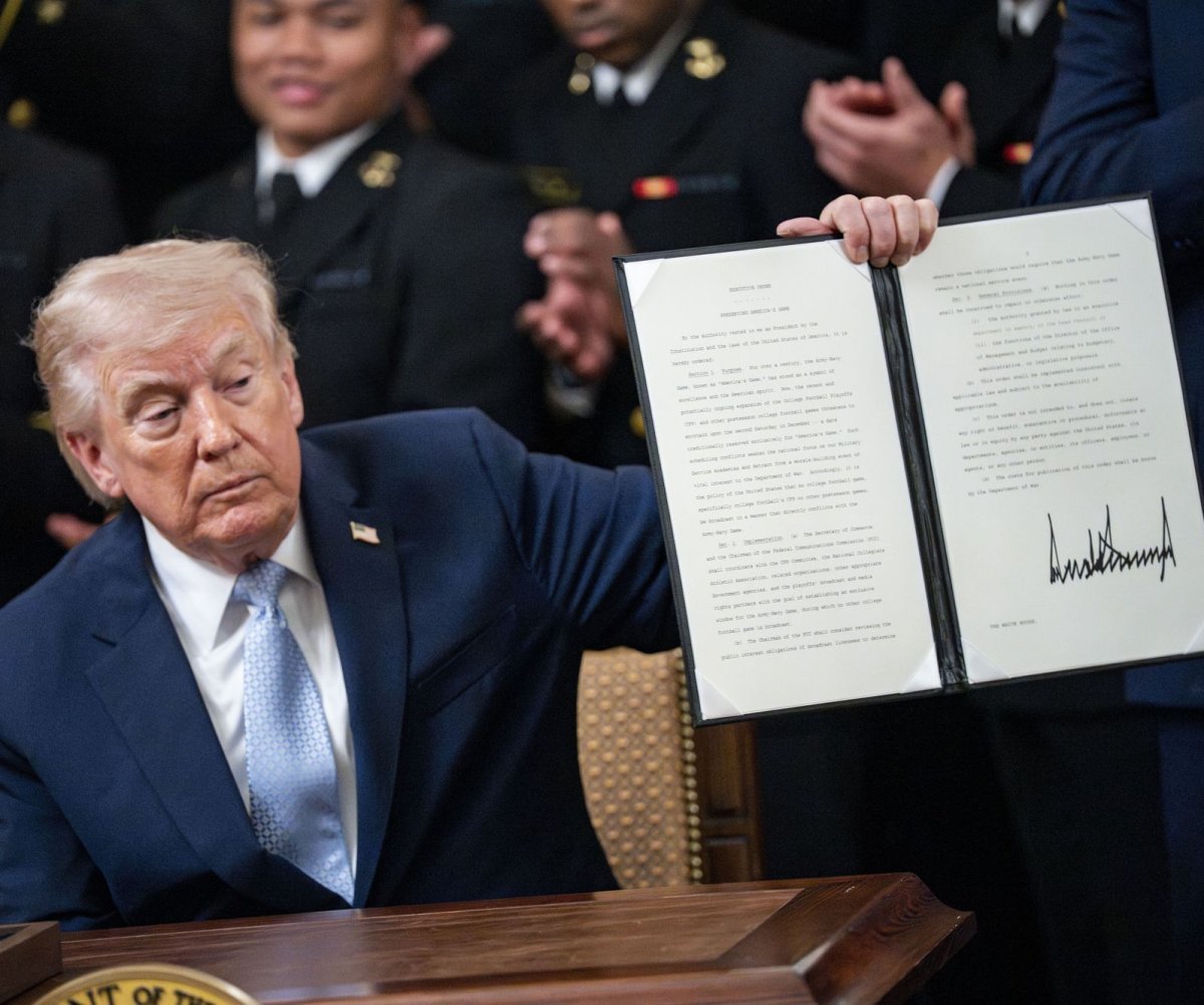 Trump Orders Ban on College Games During Army-Navy Slot