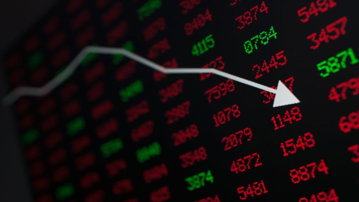 Sensex Falls 250 Points as US-Iran Deal Uncertainty Hits Market