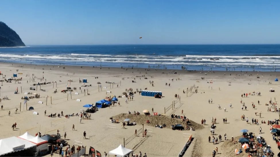 Oregon Coast Spot Makes Expedia’s Top Beach-Read Getaways