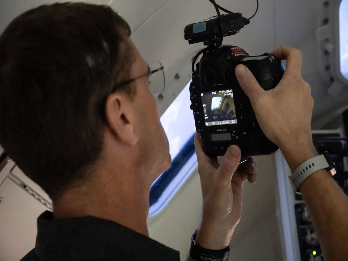 Orion Sends Stunning Earth Photos from Deep Space