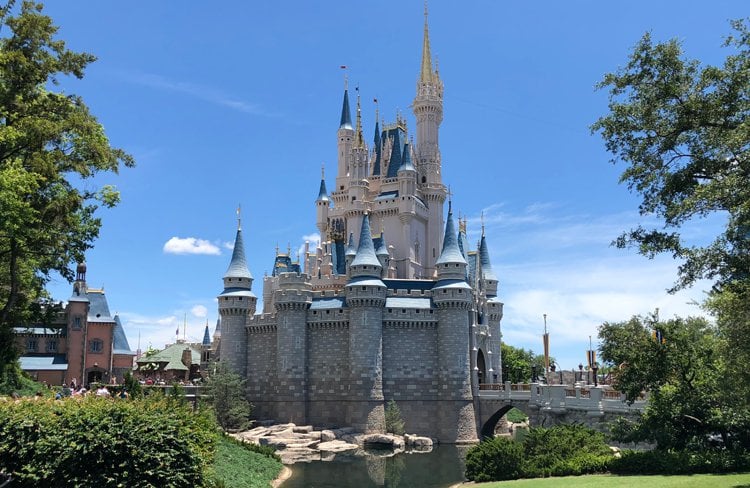 Complete 2026 Guide to Vegan Dining at Disneyland