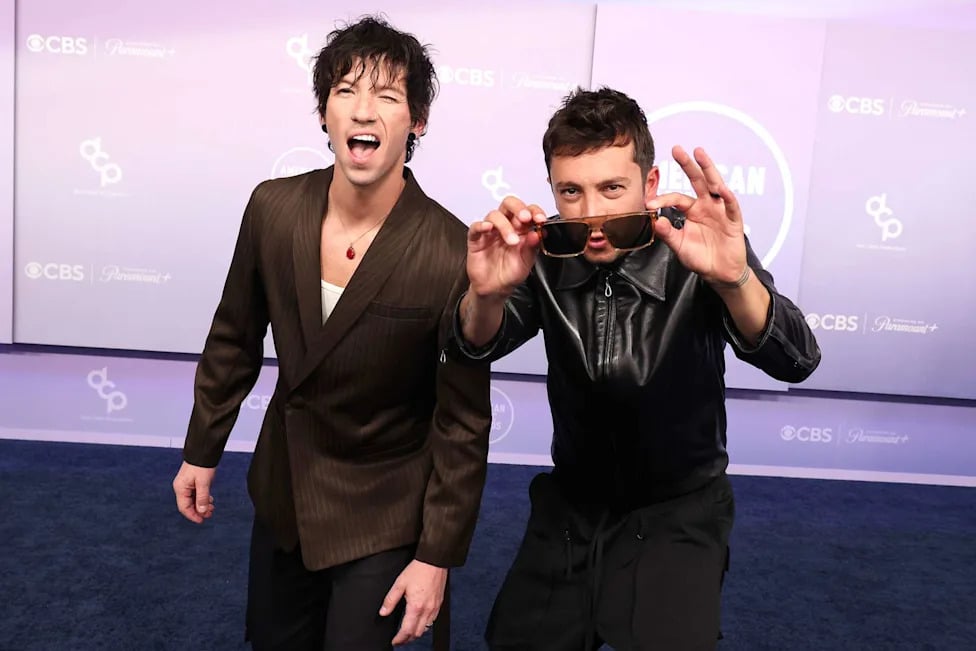 Every Celebrity Look From The 2026 AMAs Red Carpet