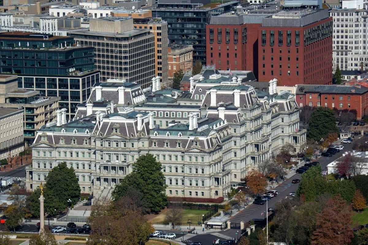 Trump Slams Eisenhower Building as Eyesore, Seeks Paint Job