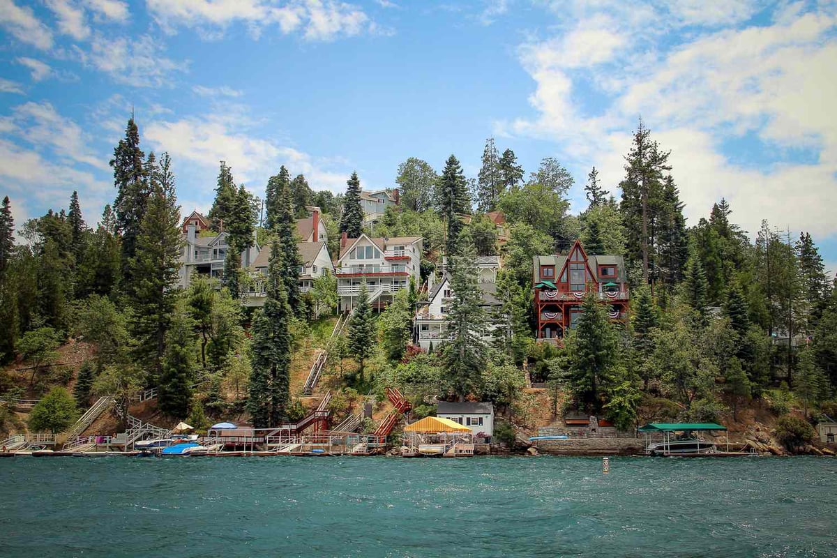 15 Best Mountain Towns in California for Hiking and Wine