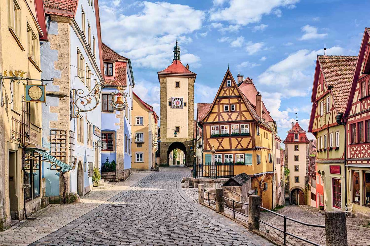 17 Charming Small Towns in Europe for Scenic, Foodie Getaways