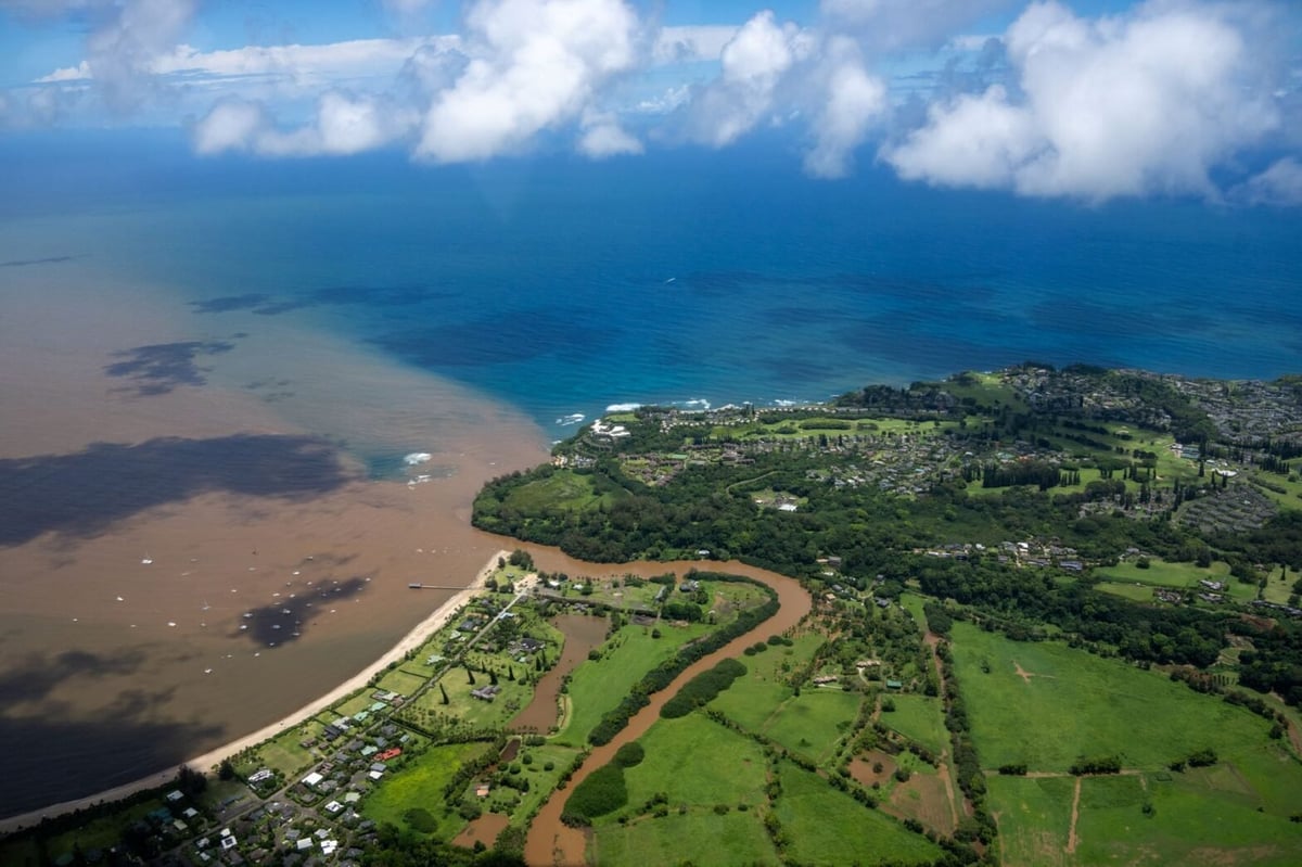 Hawaii Advises Avoiding Brown Water at Oahu, Maui Beaches
