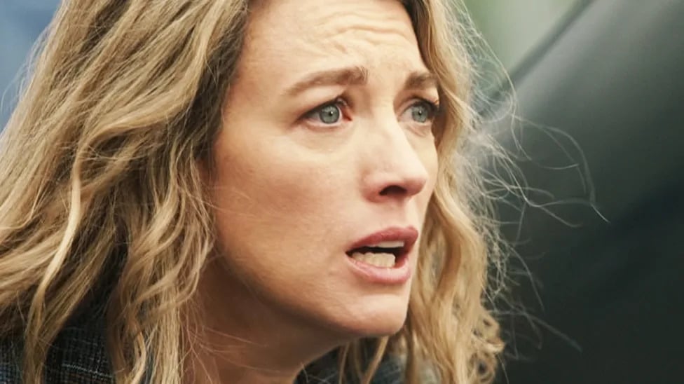 This Time-Travel Dinosaur Sci-Fi Series Is Now Streaming On Netflix