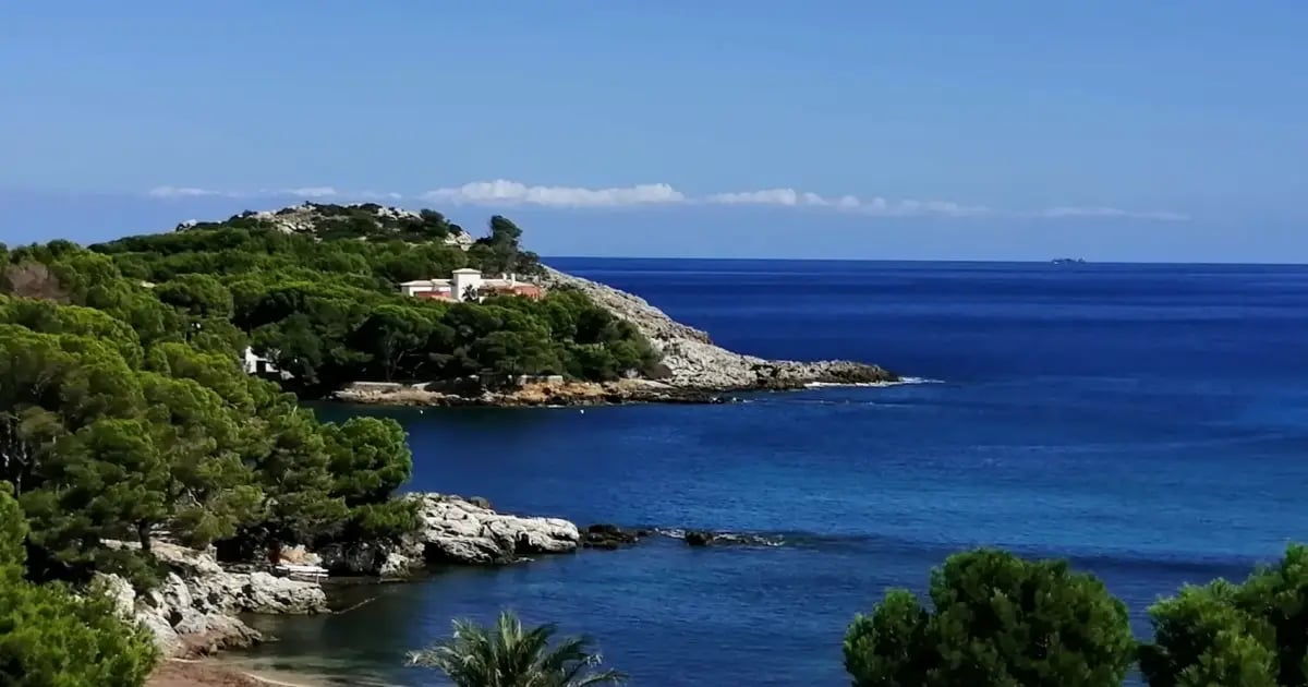 Spain Becomes Top Summer Choice as Travelers Shift Plans