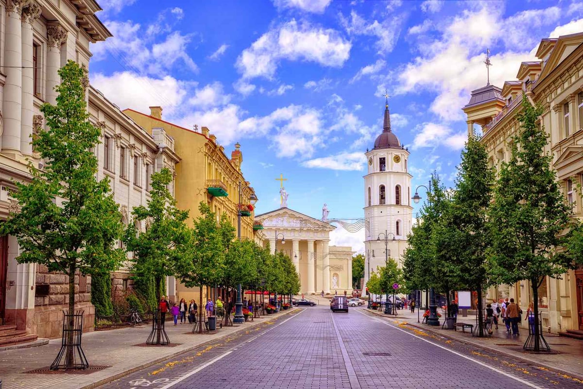 10 Affordable European Cities for a Weekend Trip Under $950