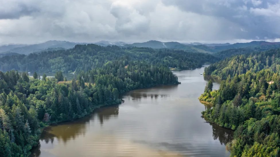 Oregon's Underrated Lake Is A Coastal Haven For Fishing And Camping