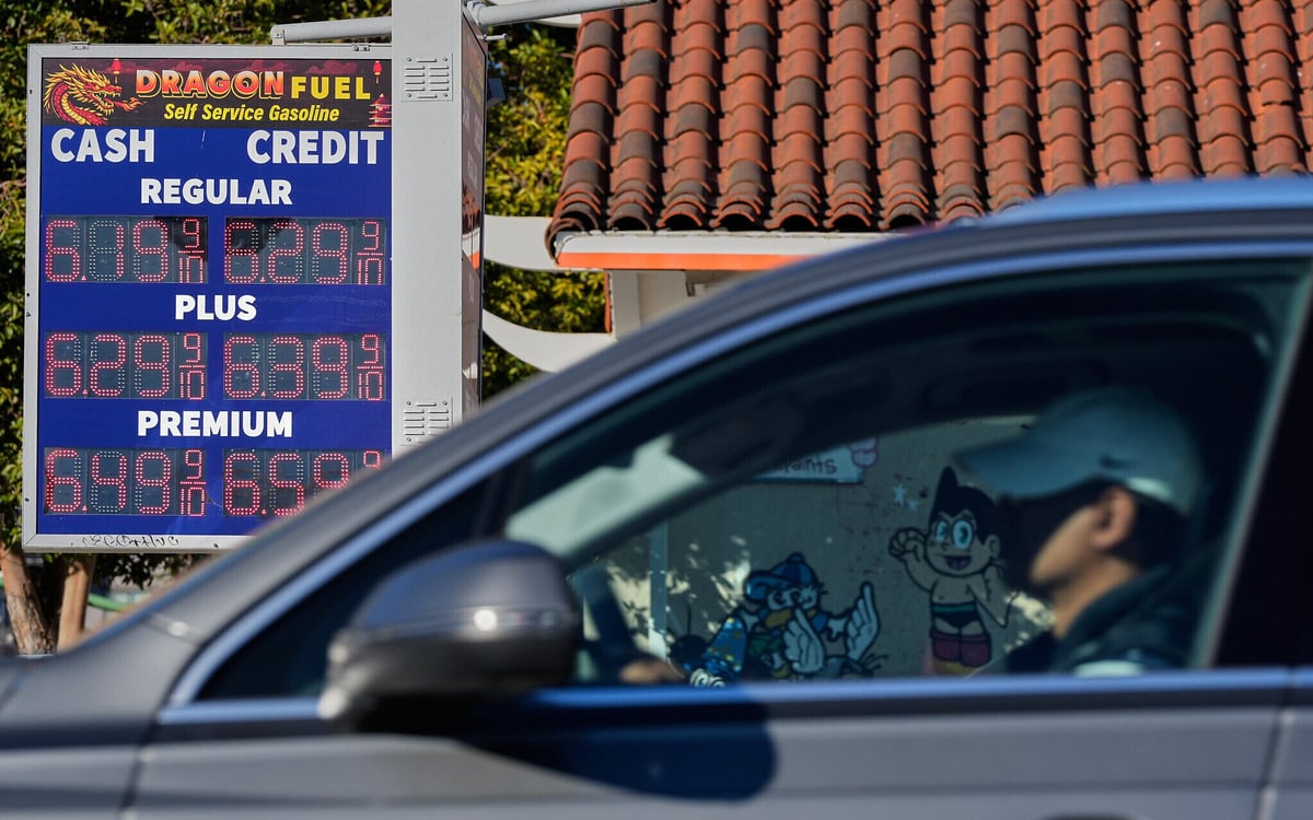 Trump Approval Sinks on Fuel Prices, Iran War