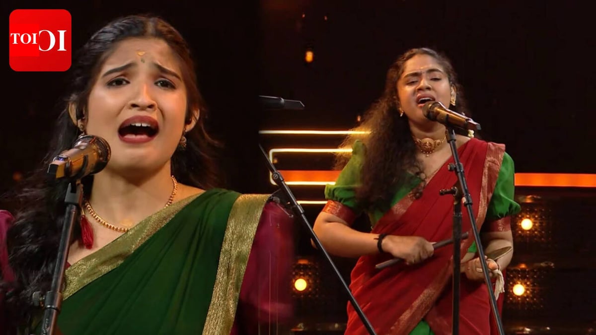 Swarna, Theertha Wow with 'Ajitha Hare' on Star Singer