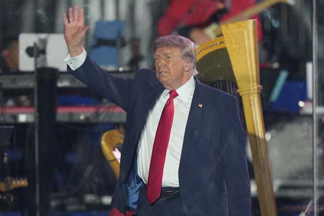 Senate Republicans Block War Powers Resolution After Trump Meeting