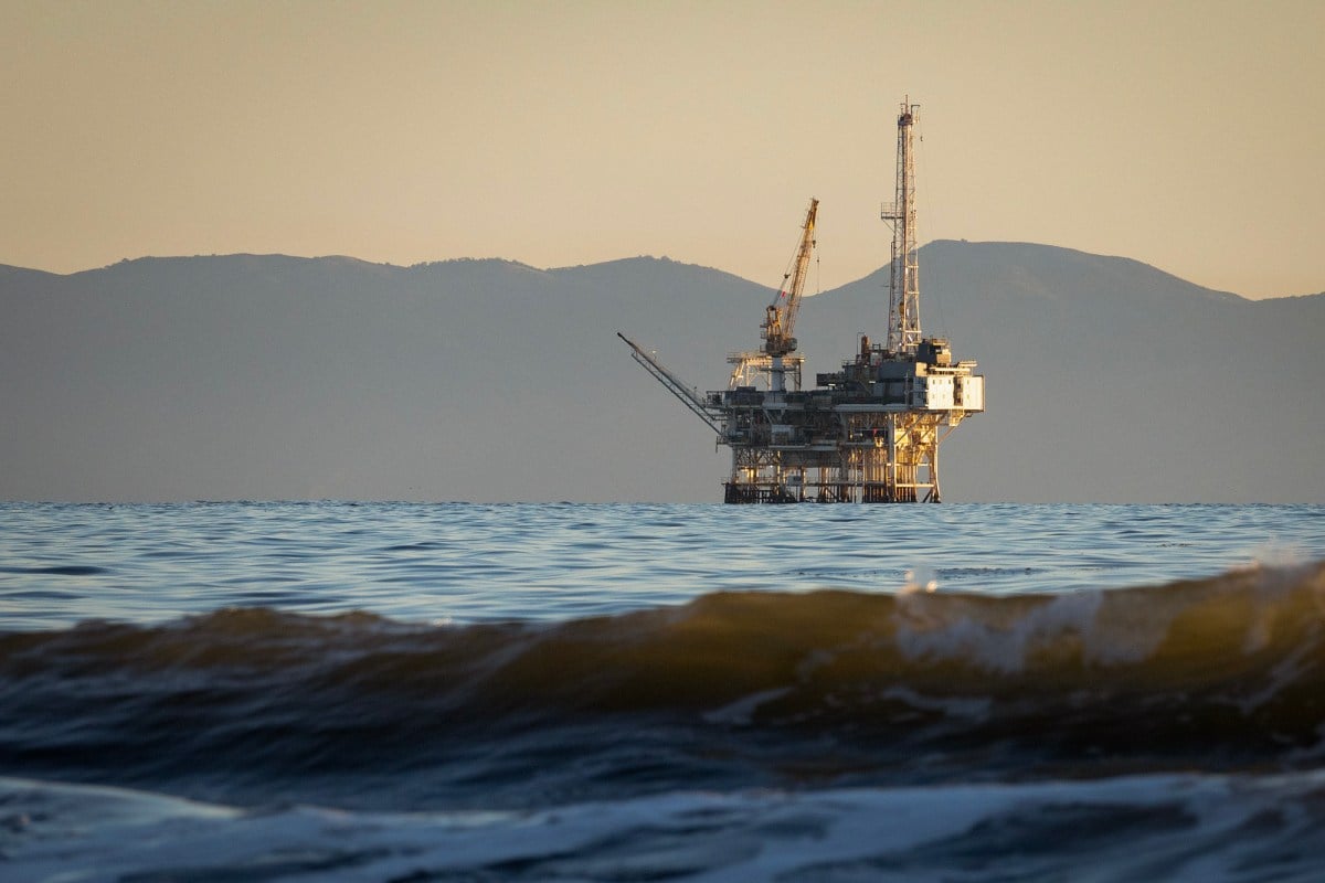 Trump Eyes Emergency Powers to Restart CA Oil Pipeline