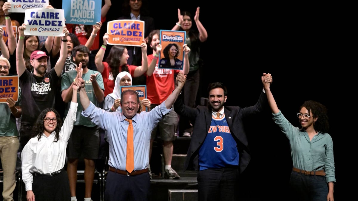 Socialist Democrats Push Radical Agenda to Remake the Party