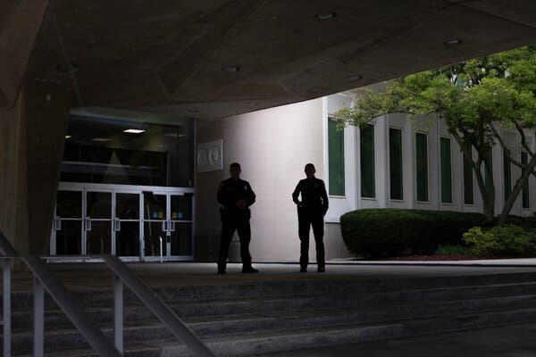 FBI Arrests CIA Official Found With $40 Million In Gold Bars