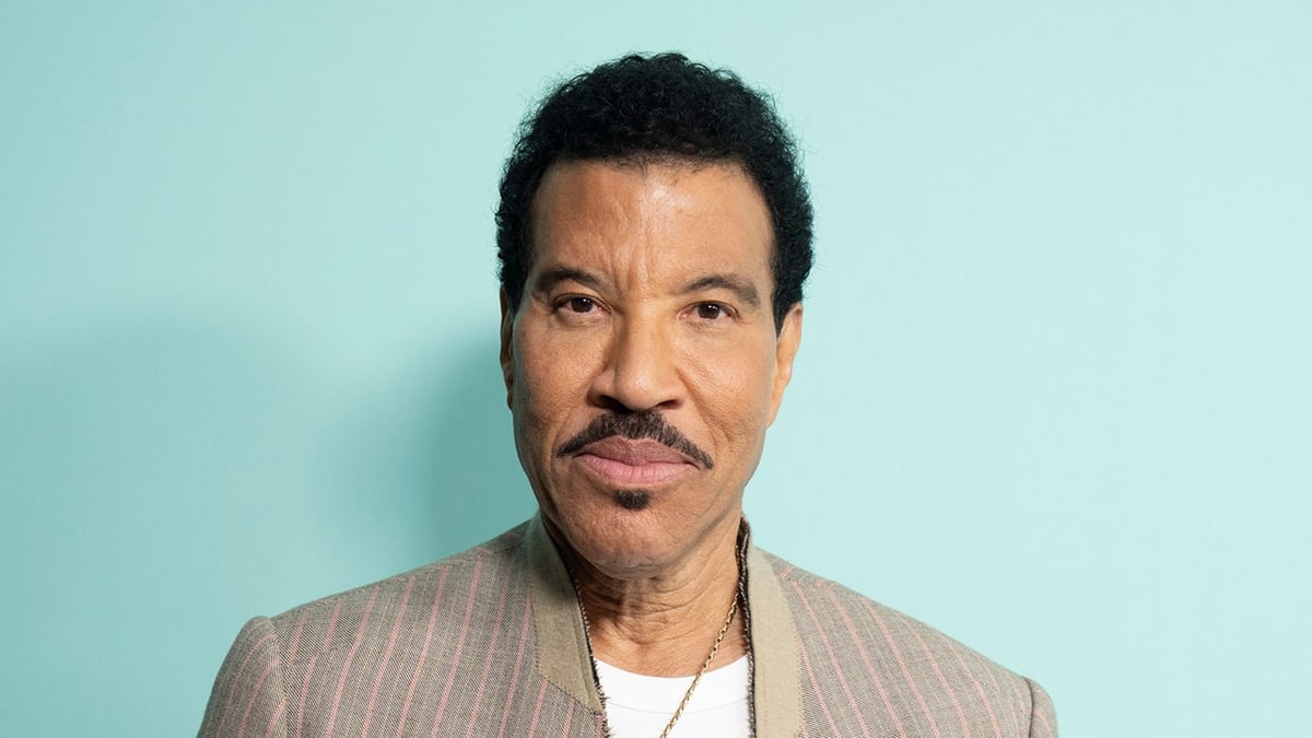 Lionel Richie Reassures Fans After Concert Cancellations