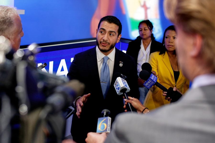 Progressive Democrats Face Critical Test in Michigan Primary