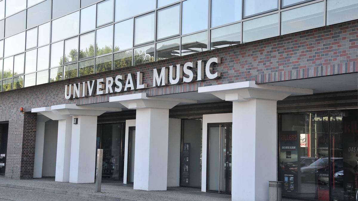 US Billionaire Plots $64B Universal Music Takeover