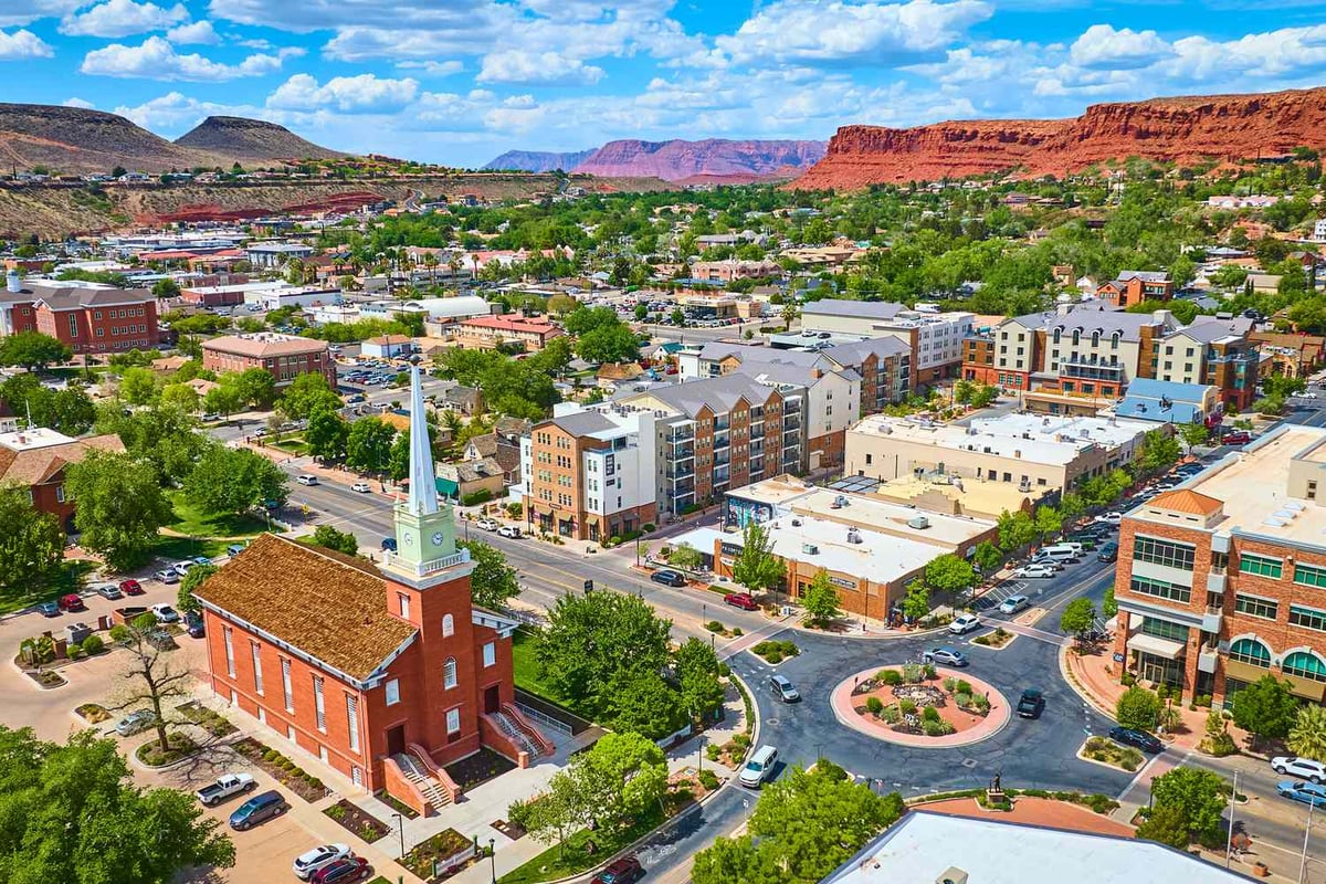Utah Spot Offers Golf, Stargazing, and Two National Parks