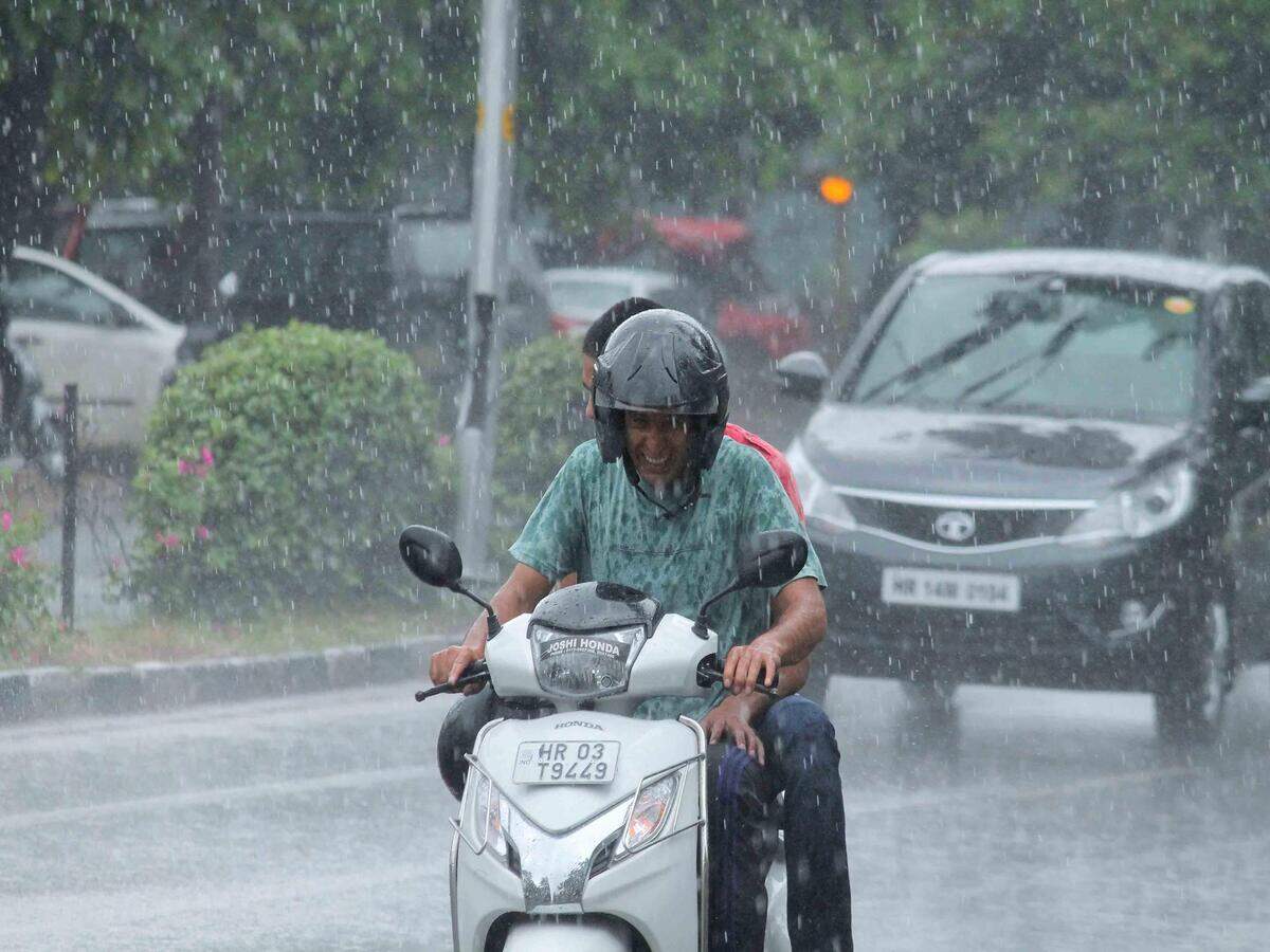 Heavy Rain Sweeps India - Thunderstorm Alerts Issued