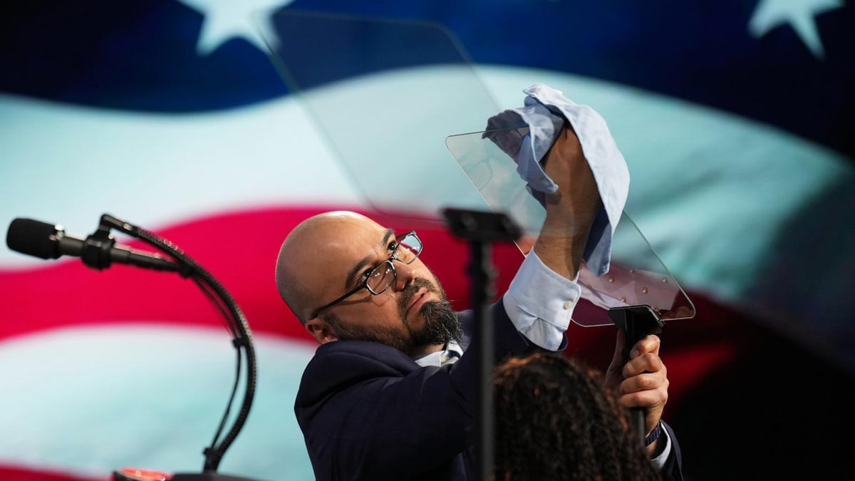 White House Teleprompter Operator Cashed In Big Betting on Trump Speeches