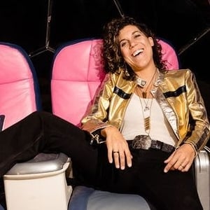 Kristen Ford Surprises Fans With Pop-Up Set Backing Dan Blakeslee