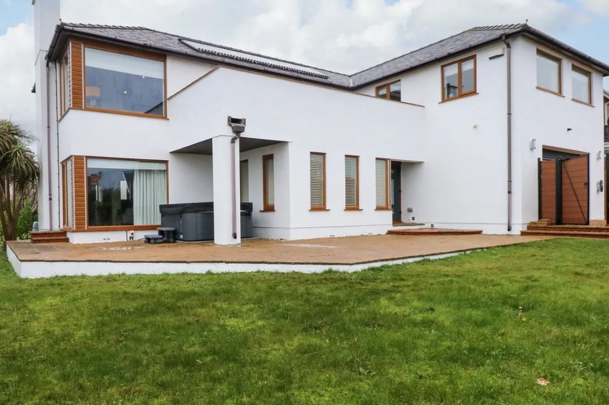 Anglesey Holiday Home Wins Praise for Comfort and Style