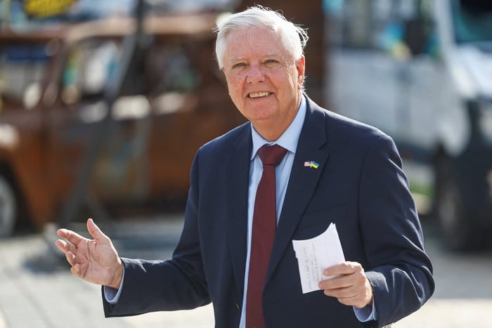 Sen. Lindsey Graham Dies at 71