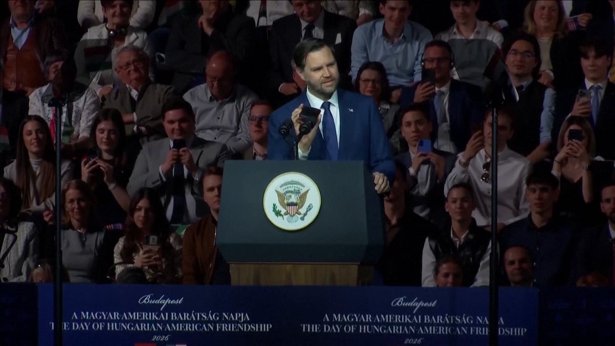 JD Vance Phones Trump at Orban Rally