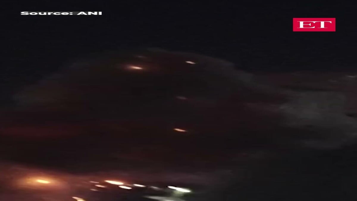 Russian Strike on Kyiv Kills Nine, Damages Homes