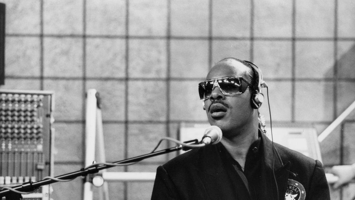 Soul Legend Turns 76, Tops R&B Artists List