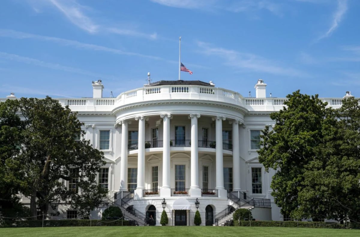 Trump Puts White House App On Federal Workers’ Phones