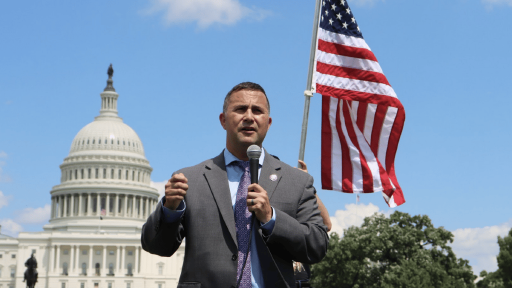 House Pushes Foreign Fiber Ban to Protect US Networks