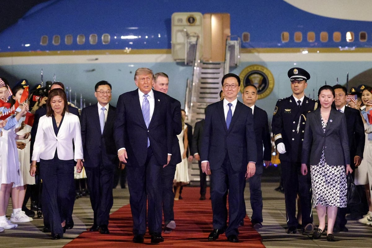 Trump Eyes Deals at China Summit Amid Domestic Pushback