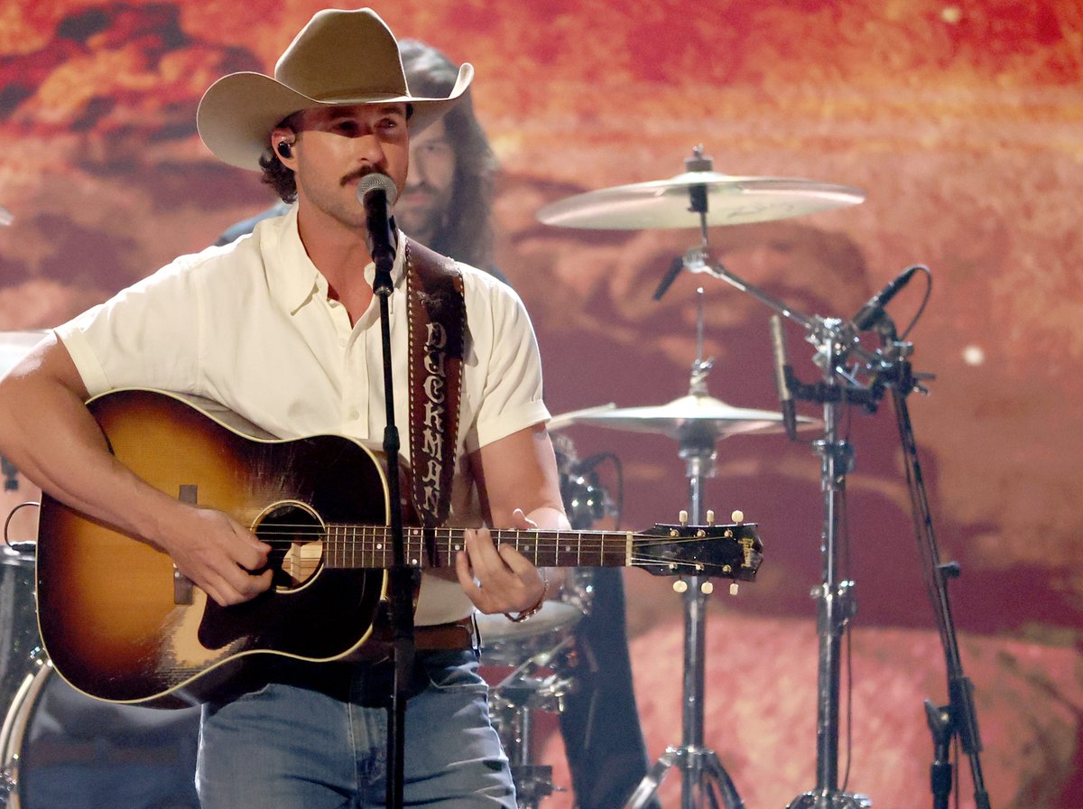 Riley Green Fans Buzz After Surprise Performance Following Voice News