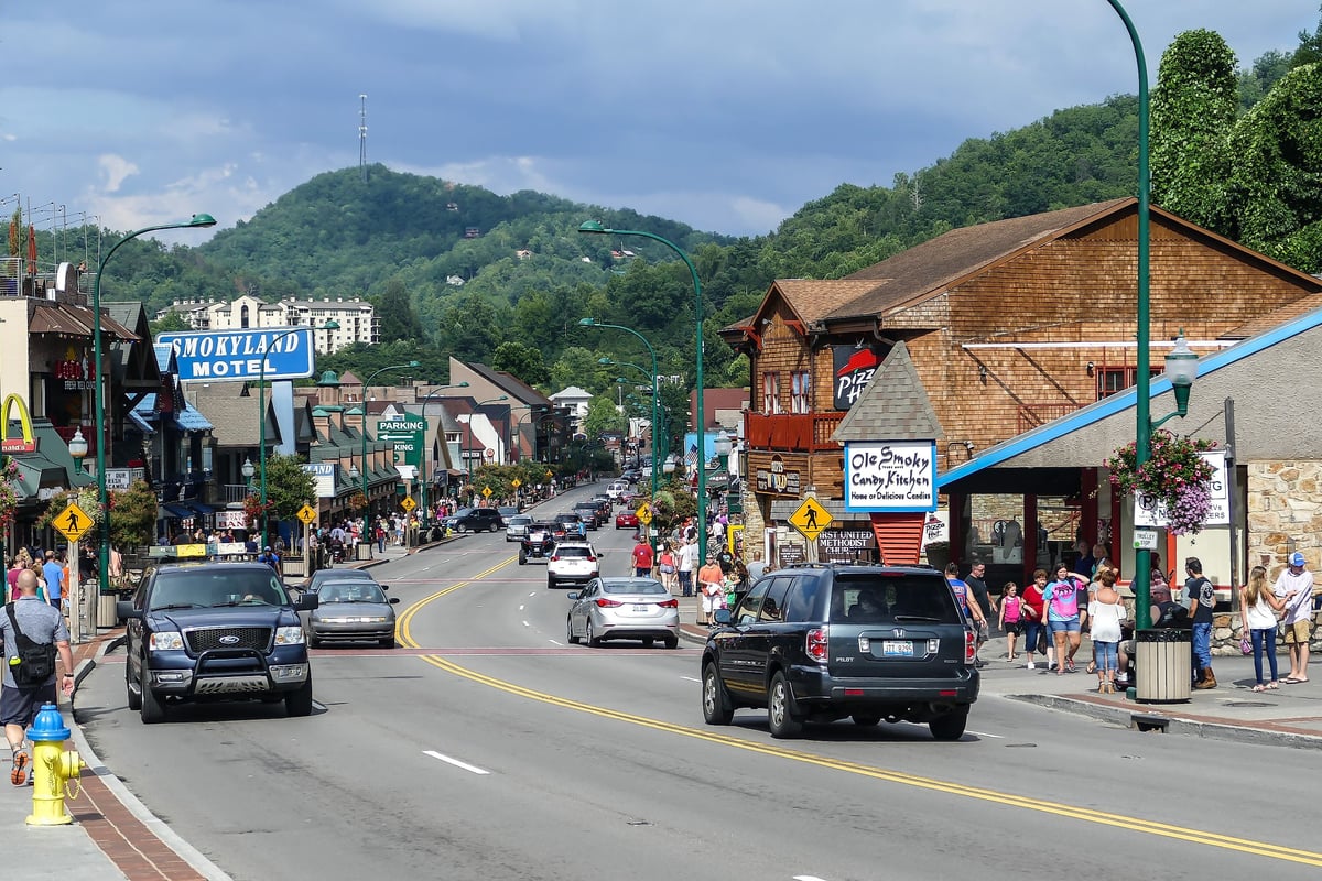 10 Coolest Tennessee Towns For Summer Getaways