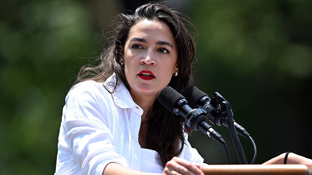 Democratic Socialists Revolt Over 2028 Endorsement as AOC Speculation Grows