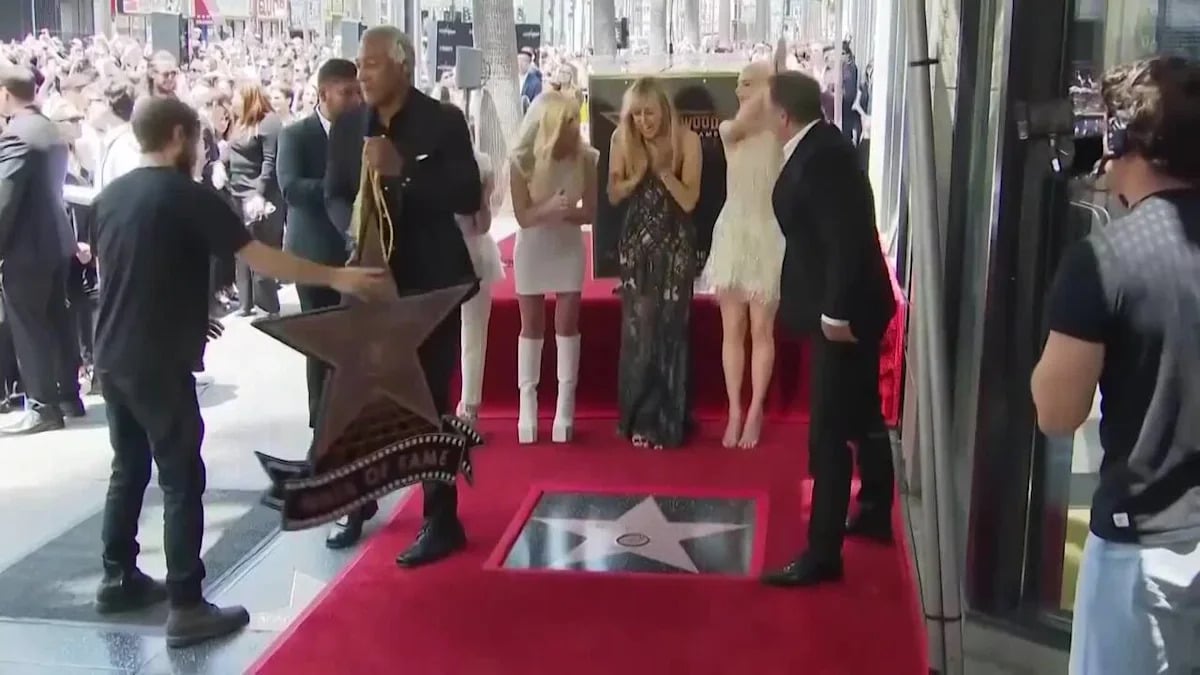 Miley Cyrus Gets Hollywood Walk Of Fame Star
