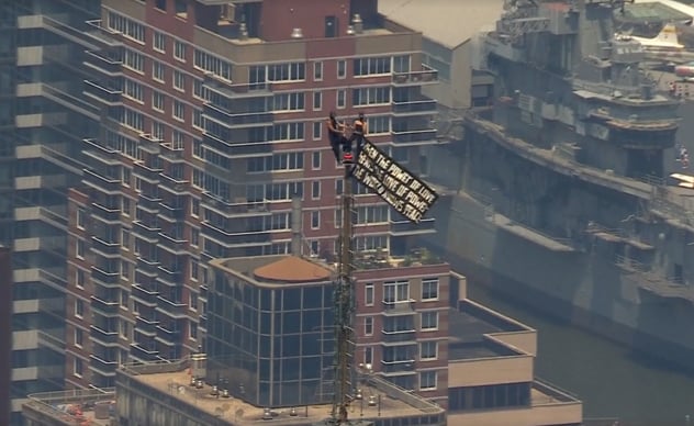 Two Climbers Scale Empire State Building During Heat Wave