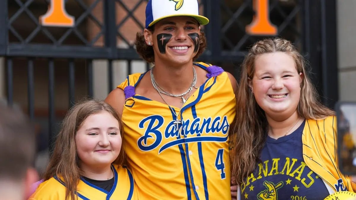 Savannah Bananas, Texas Tailgaters Draw Packed Crowd At Neyland