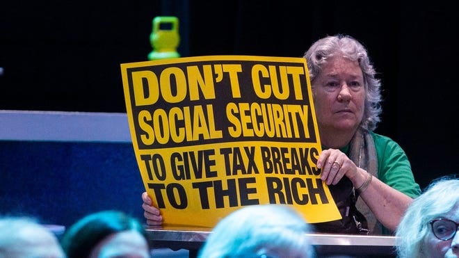 Former Social Security Chief Says Wealthy Americans Should Pay More