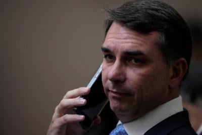 Flávio Bolsonaro Courts Trump Link As Scandal Clouds Bid
